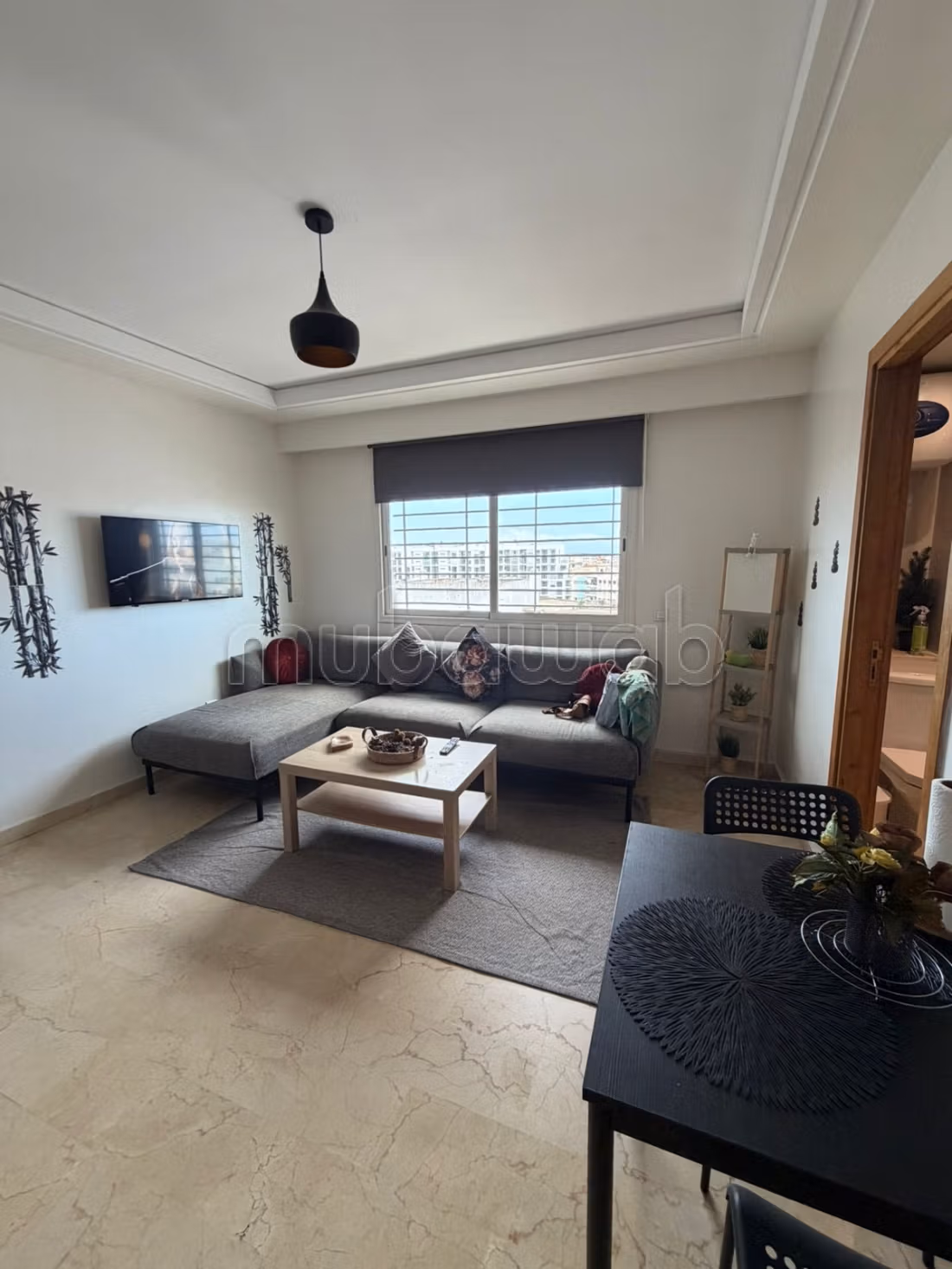 Appartement en location à Bourgogne Est. 
1 belle chambre. 
Meublé — 2