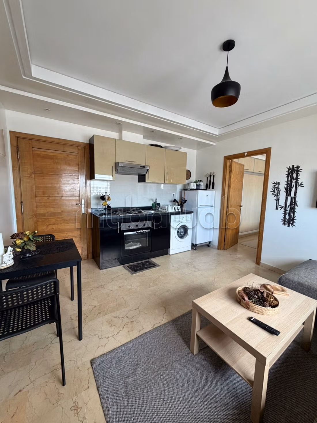 Appartement en location à Bourgogne Est. 
1 belle chambre. 
Meublé — 3