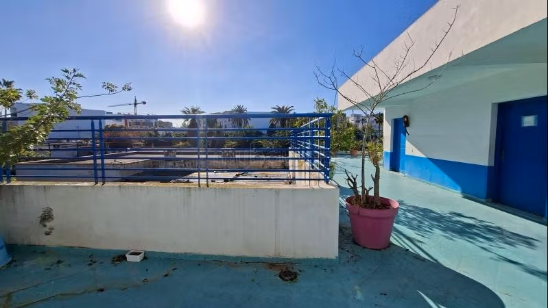 Edificio di 700 m² in zona edificio R3