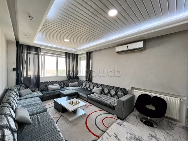 Vendere appartamento a Sfax City. 5 grandi camere. Servizio di portineria, aria condizionata