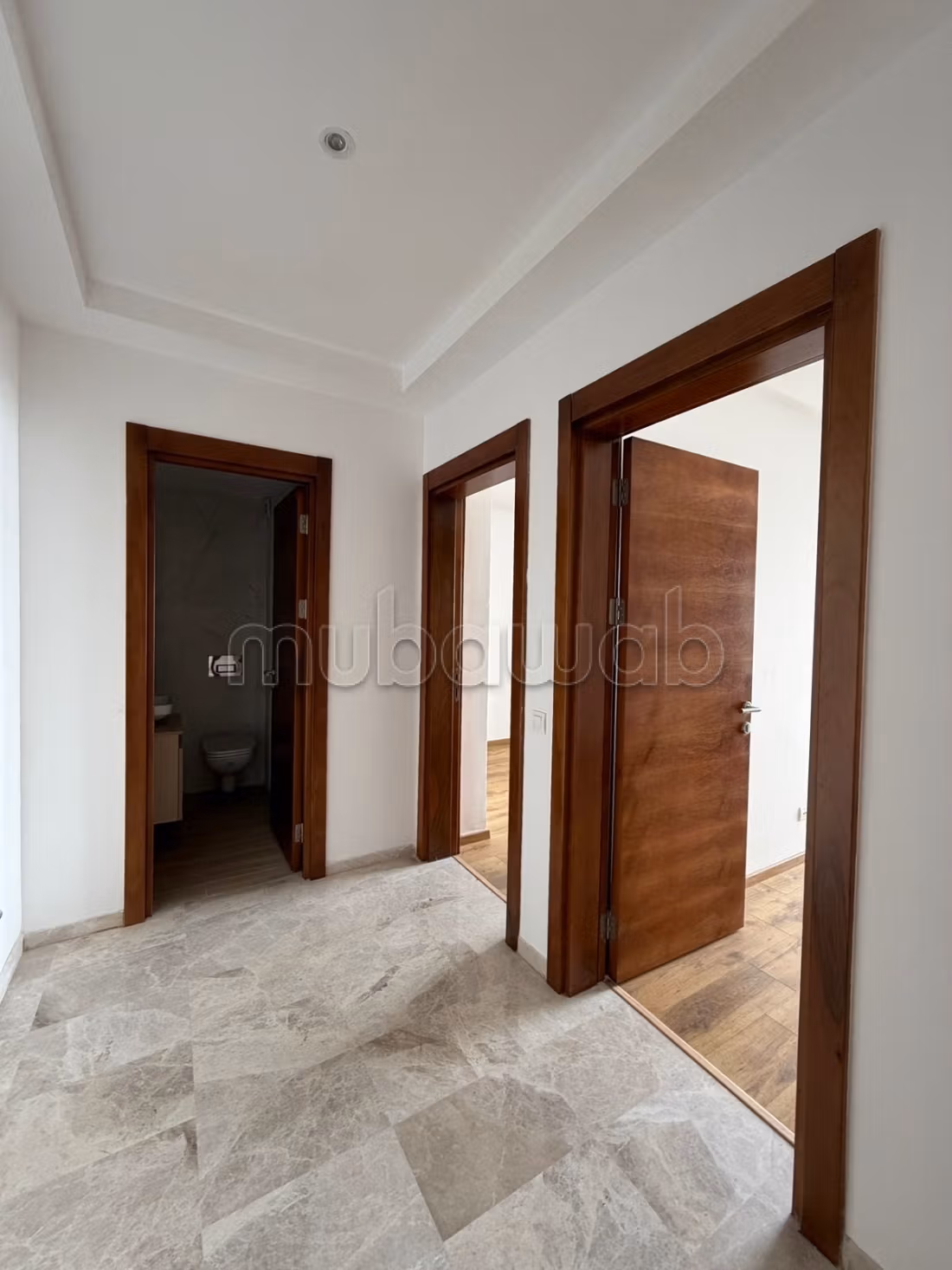 Résidence le 134 square Appartement en location à Ain Diab Extension. 3 pièces confortables. Porte blindée, antenne parabolique — 5