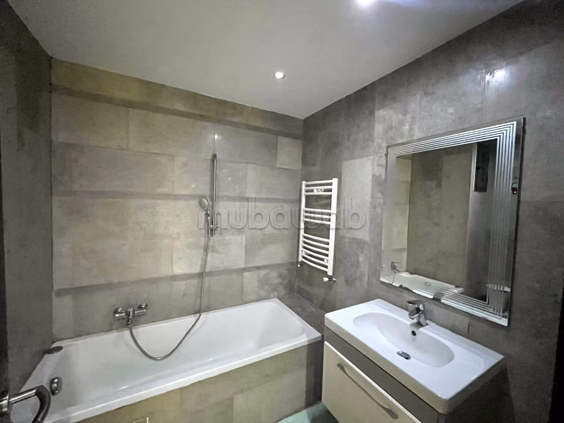 Bellissimo appartamento in vendita a Sfax Sud. 3 camere confortevoli. Antenna satellitare, residence sicura