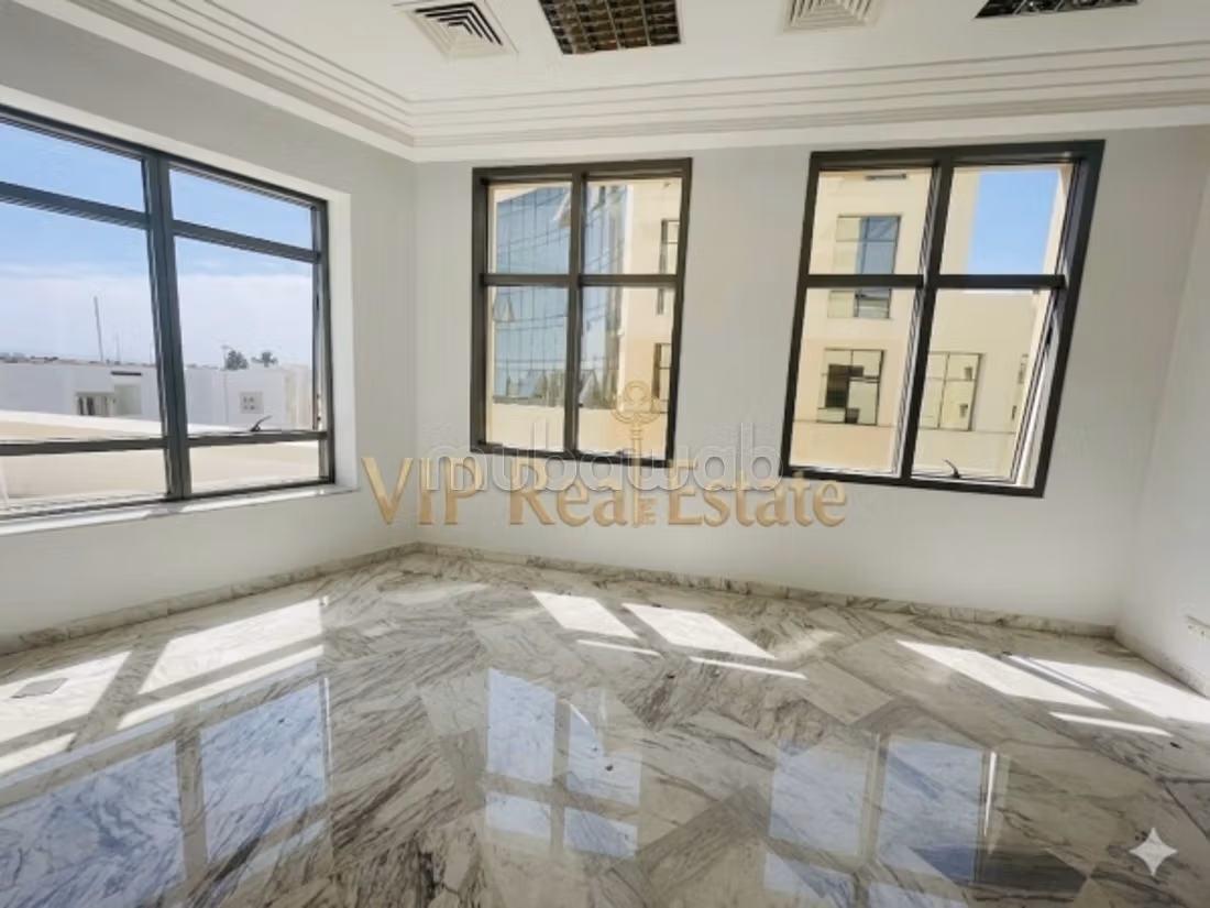 Spacious 7-room office at the Berges du Lac 1