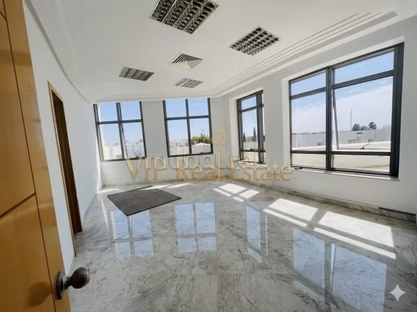Spacious 7-room office at the Berges du Lac 1