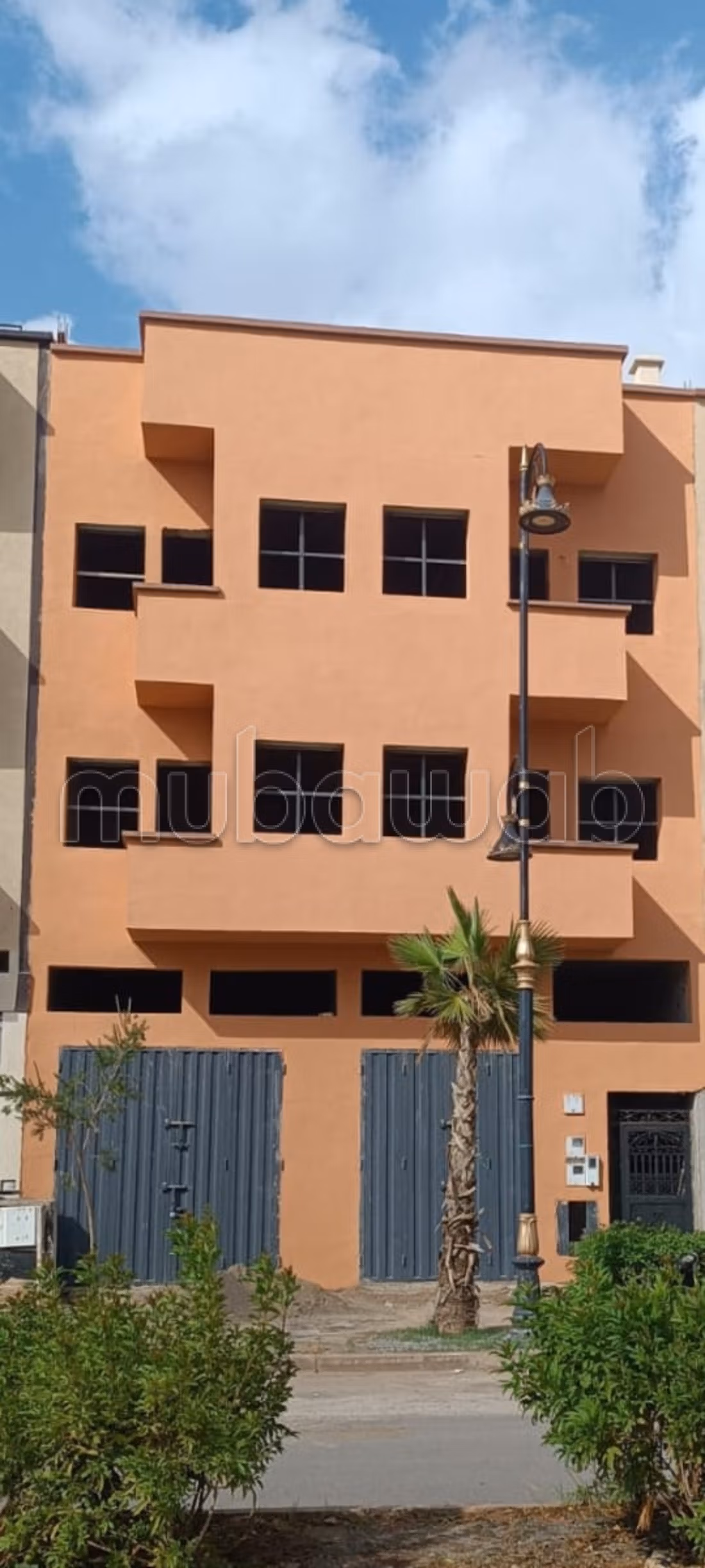 Maison commerciale R plus 2 semi fini à vendre — 2