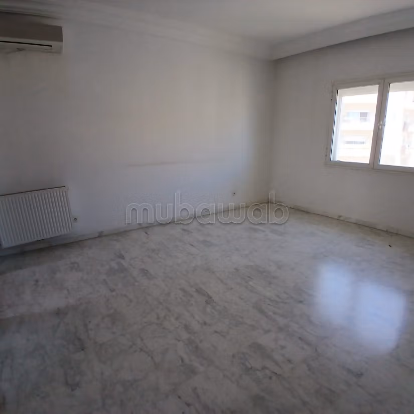 Appartement en location aux Berges Du Lac 2. Surface totale 200 m². Service de concierge et climatisation