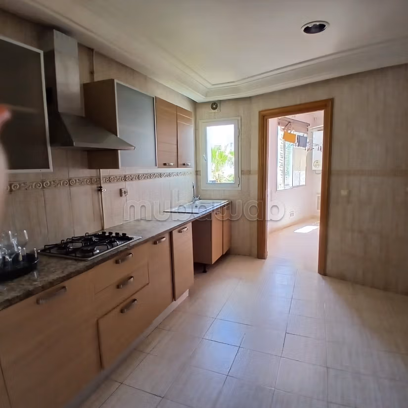 Appartement en location aux Berges Du Lac 2. Surface totale 200 m². Service de concierge et climatisation