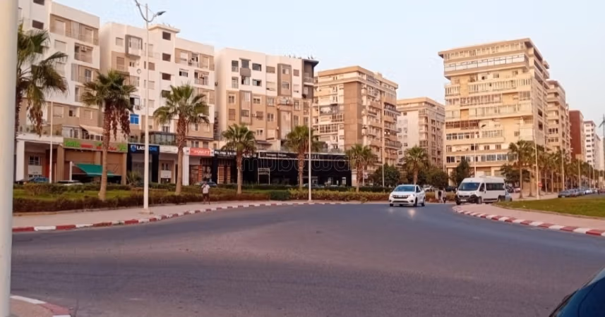 Magasin à vendre bien placé à Hay Mohammadi 
Islane