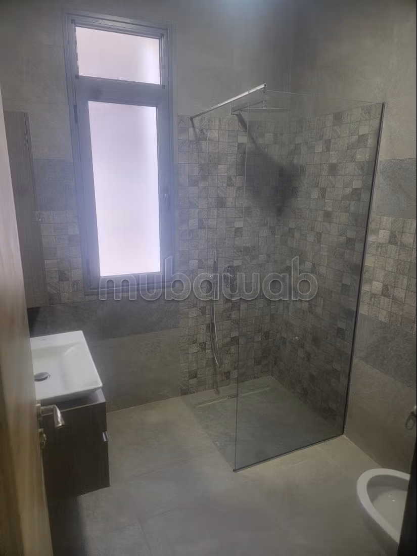 Splendide villa à vendre à Sidi Mansour. Surface de 420 m². Système de parabole et résidence sécurisée