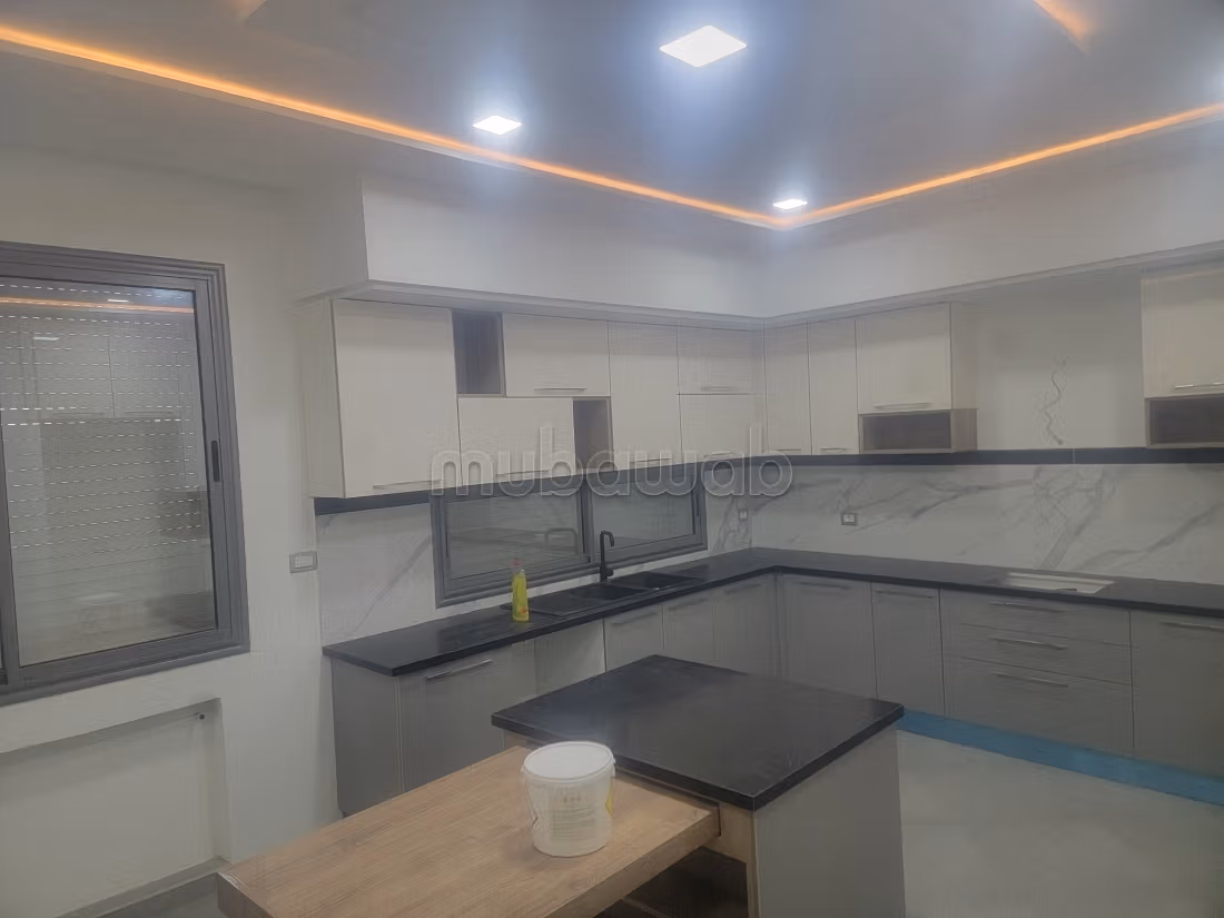 Splendide villa à vendre à Sidi Mansour. Surface de 420 m². Système de parabole et résidence sécurisée