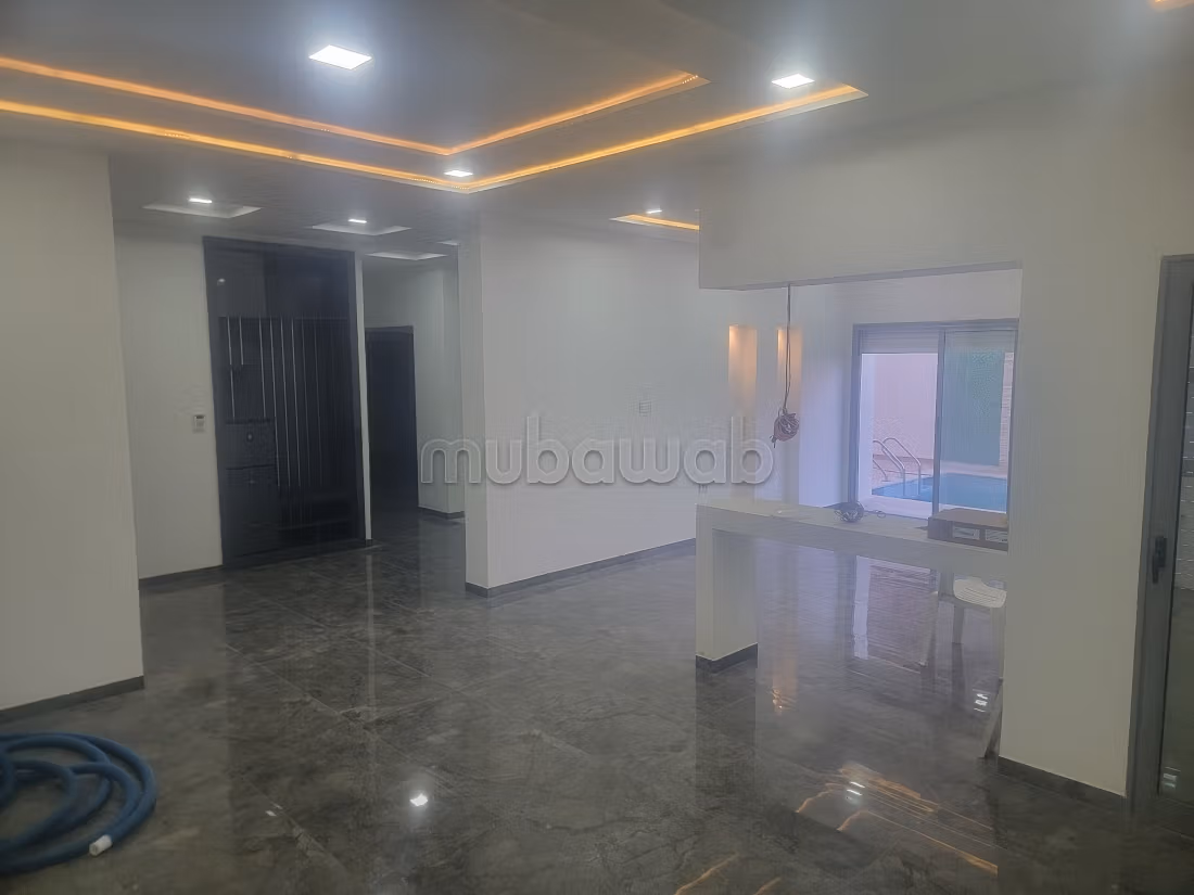 Splendide villa à vendre à Sidi Mansour. Surface de 420 m². Système de parabole et résidence sécurisée