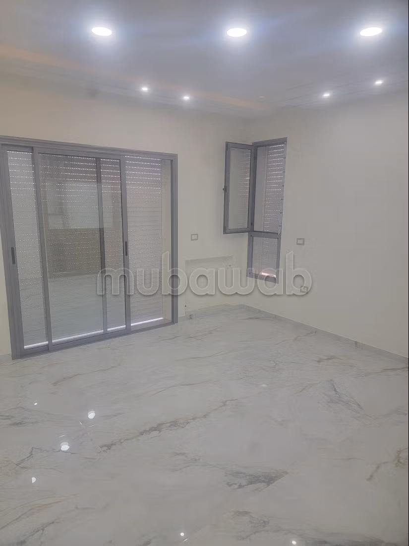 Splendide villa à vendre à Sidi Mansour. Surface de 420 m². Système de parabole et résidence sécurisée