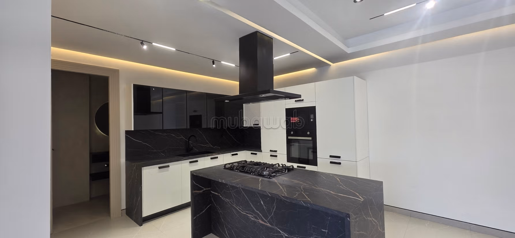 Super Appartement en vente à capo Negro. 3 grandes pièces. Vue panoramique imprenable sur mer montagnes et forêt, porte blindée