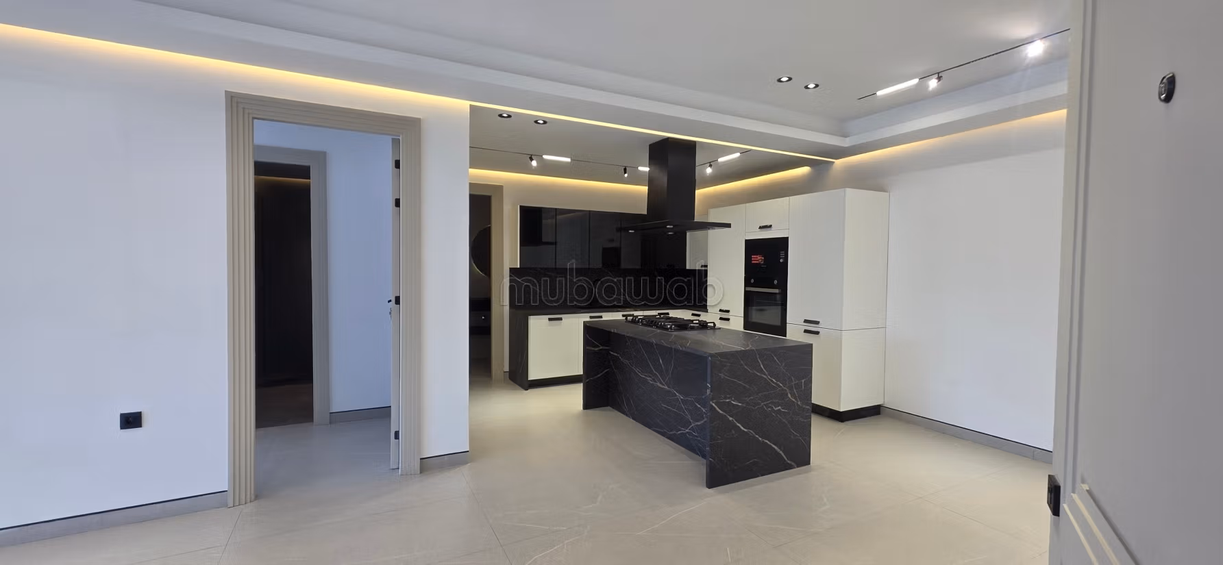 Super Appartement en vente à capo Negro. 3 grandes pièces. Vue panoramique imprenable sur mer montagnes et forêt, porte blindée