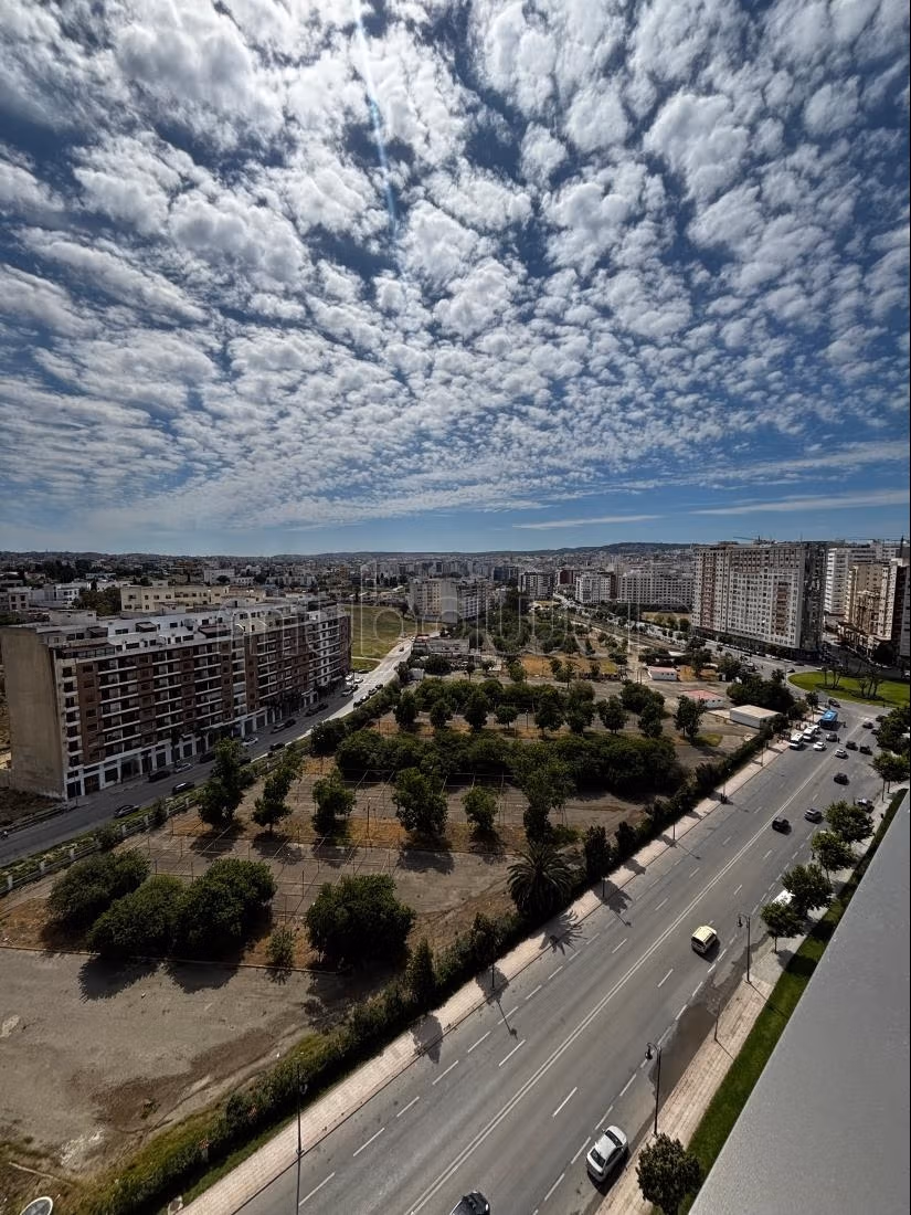 Rent this apartment in Charf. 6 large rooms. Swimming pool and concierge service