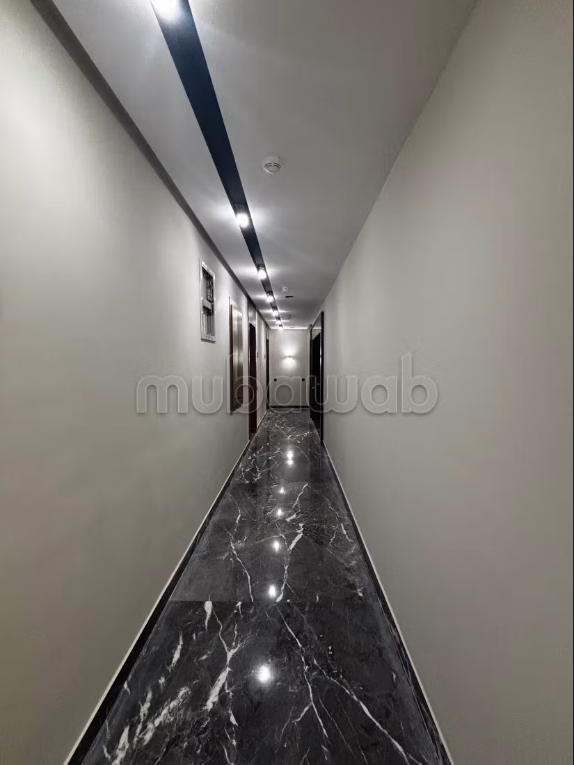 Rent this apartment in Charf. 6 large rooms. Swimming pool and concierge service