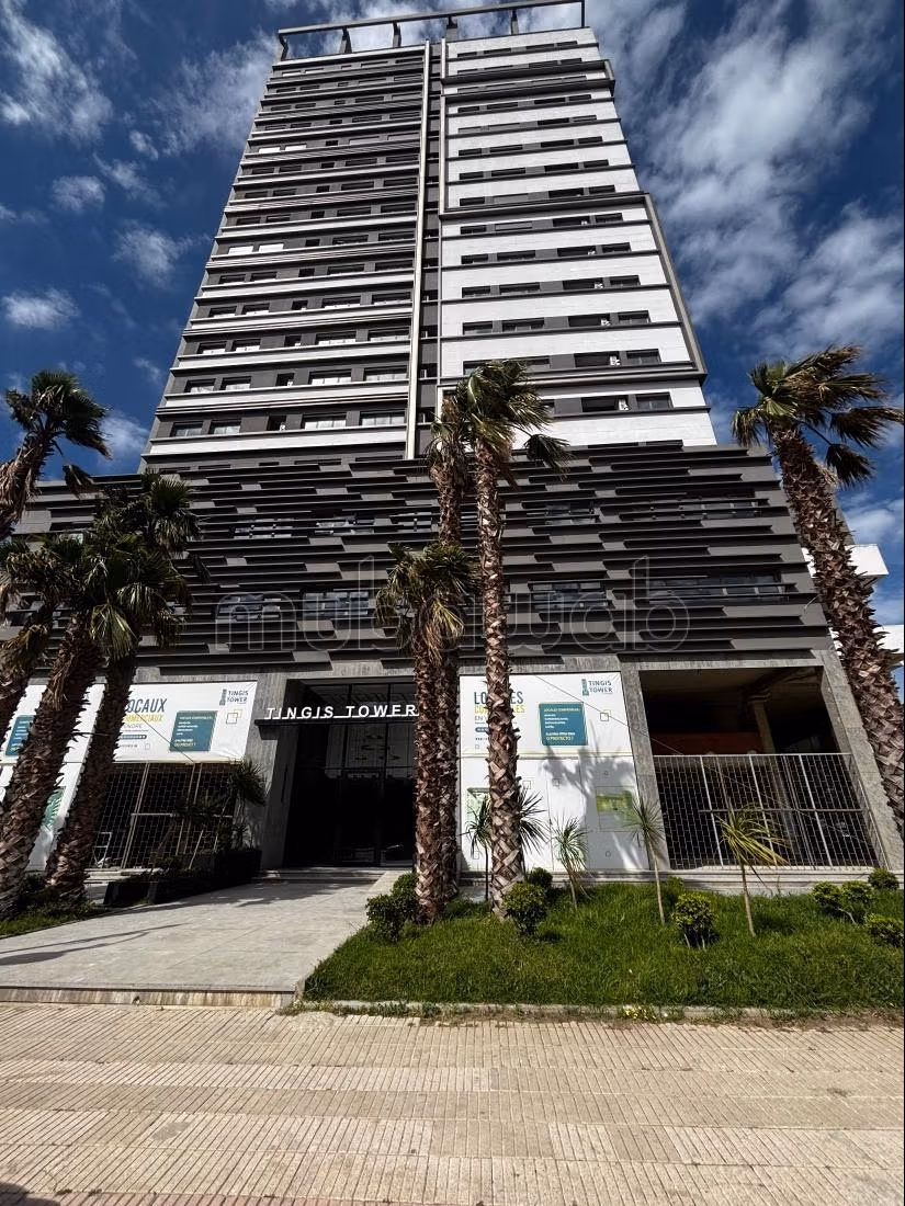 Rent this apartment in Charf. 6 large rooms. Swimming pool and concierge service