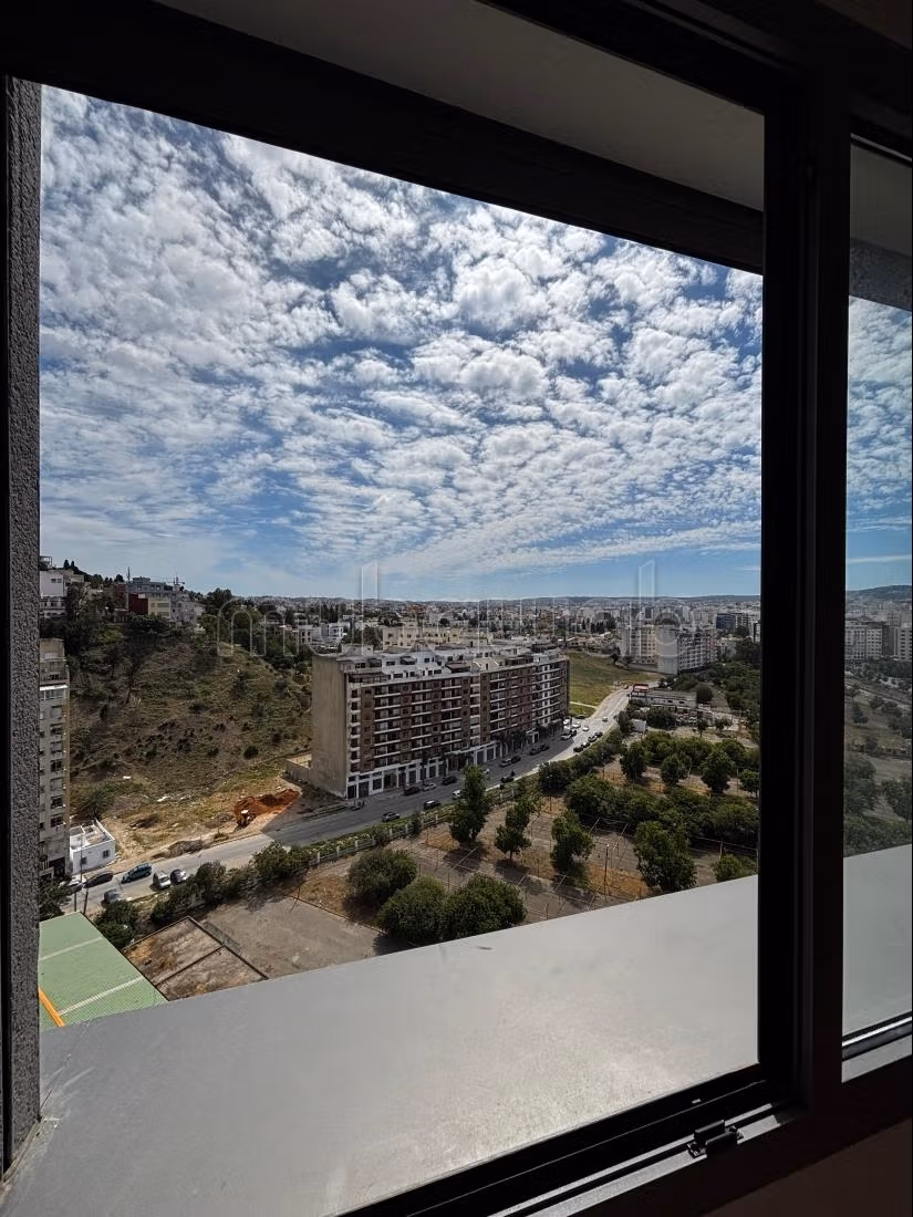 Rent this apartment in Charf. 6 large rooms. Swimming pool and concierge service