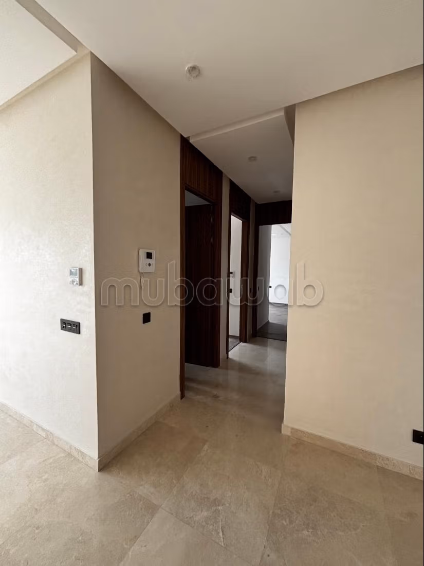 Rent this apartment in Charf. 6 large rooms. Swimming pool and concierge service