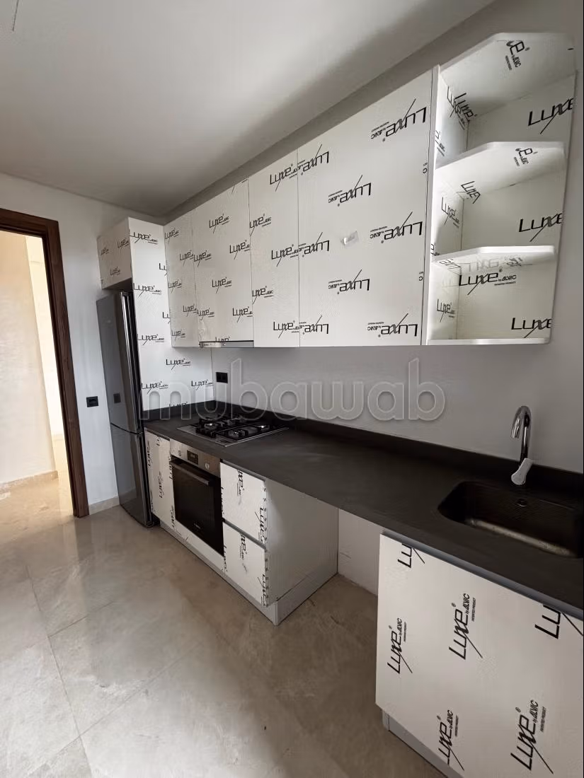 Rent this apartment in Charf. 6 large rooms. Swimming pool and concierge service