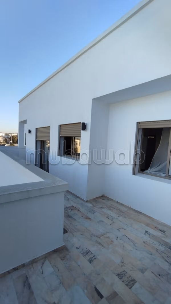 Apartamento amueblado con terraza – BARRIO Agdal