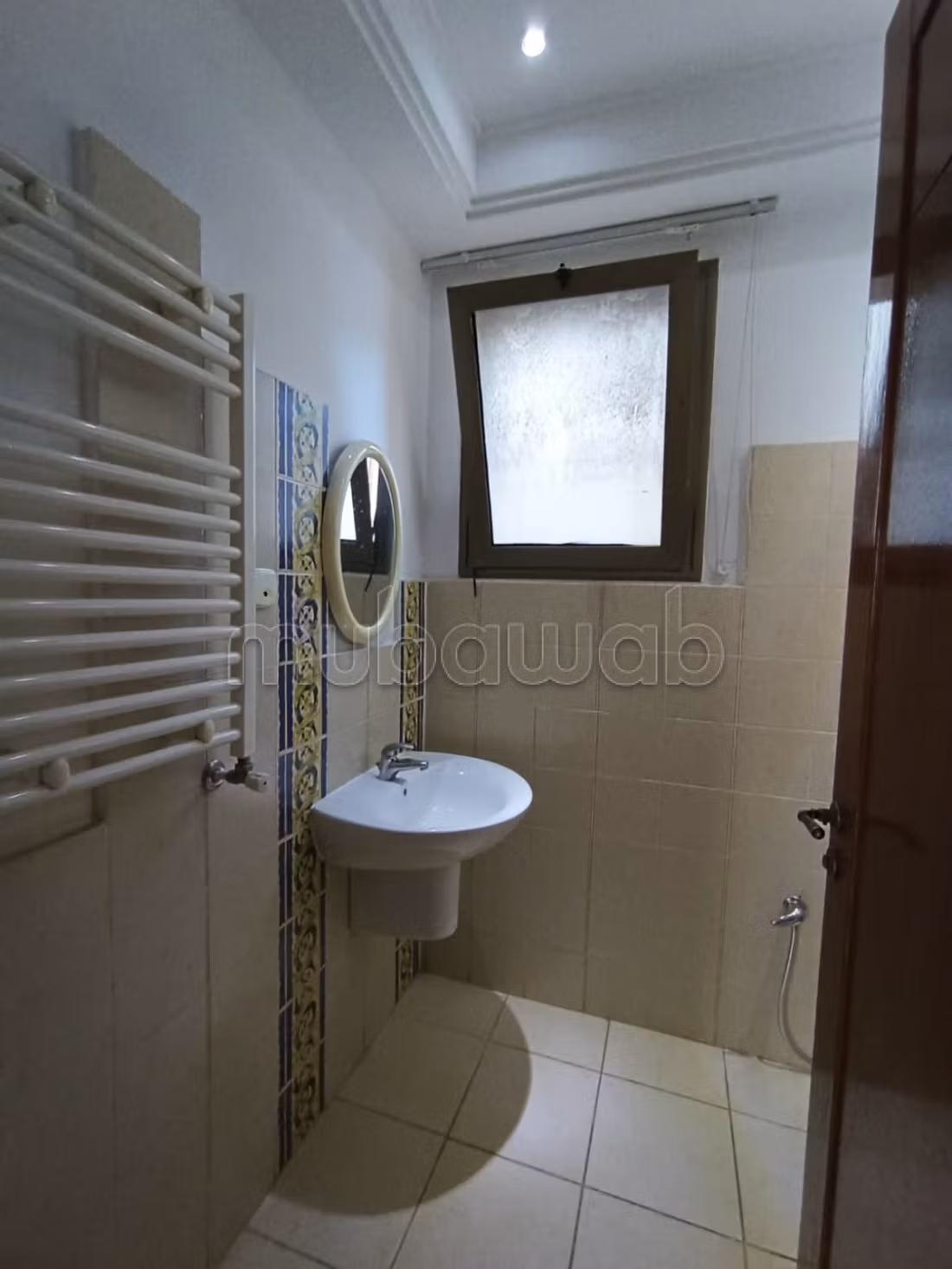 Location de bureaux à La Fayette. Surface totale 90 m². Porte blindée et résidence sécurisée