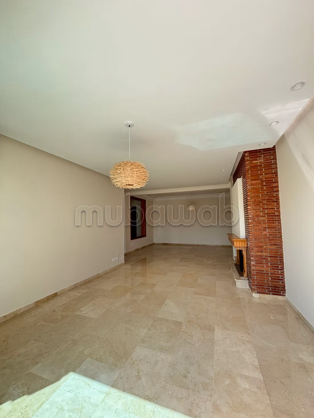 Very nice apartment for rent in Racine. 3 pleasant bedrooms. Central heating and security door.