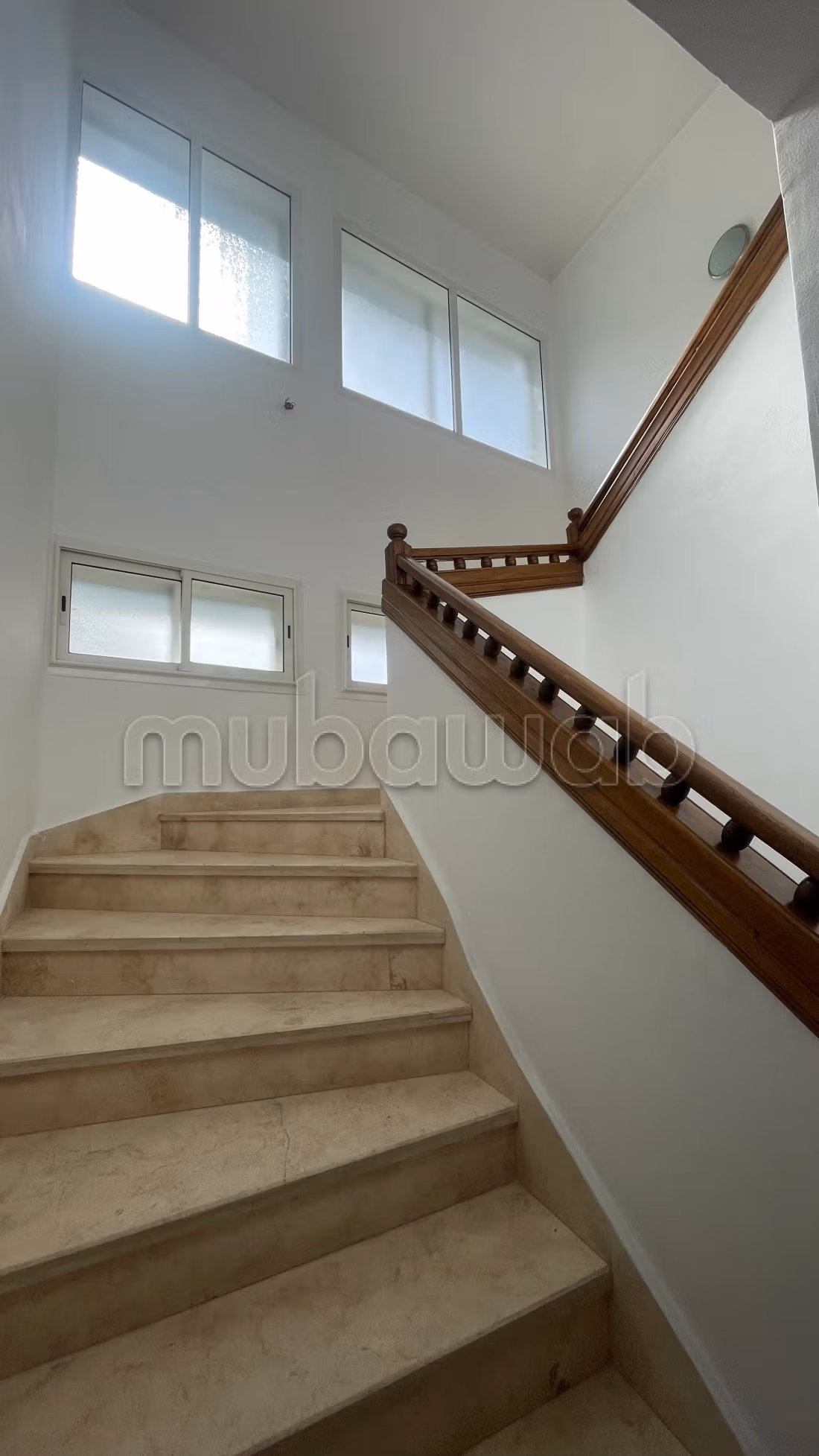 Magnifica villa in affitto nel Centro Città Hassan. Superficie 700 m². Doppio vetro e riscaldamento centralizzato