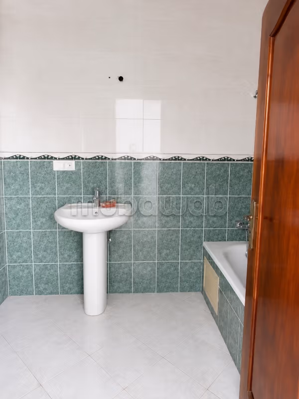 Alquiler mensual en Tetuán: Apartamentos amplios de 120m² con 3 habitaciones