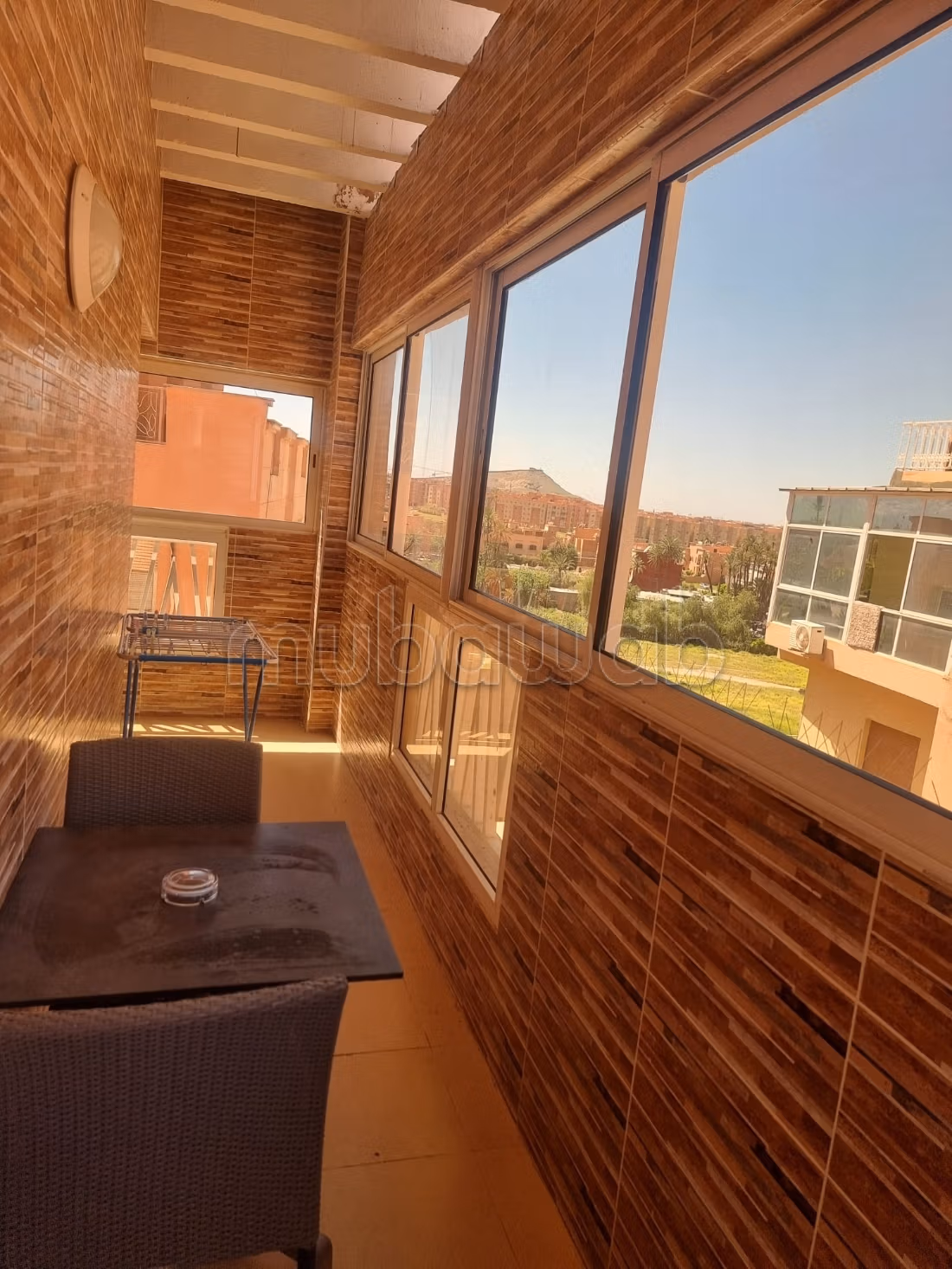 Bel appartement en location à Route Casablanca. 
2 chambres. 
Meublé — 3