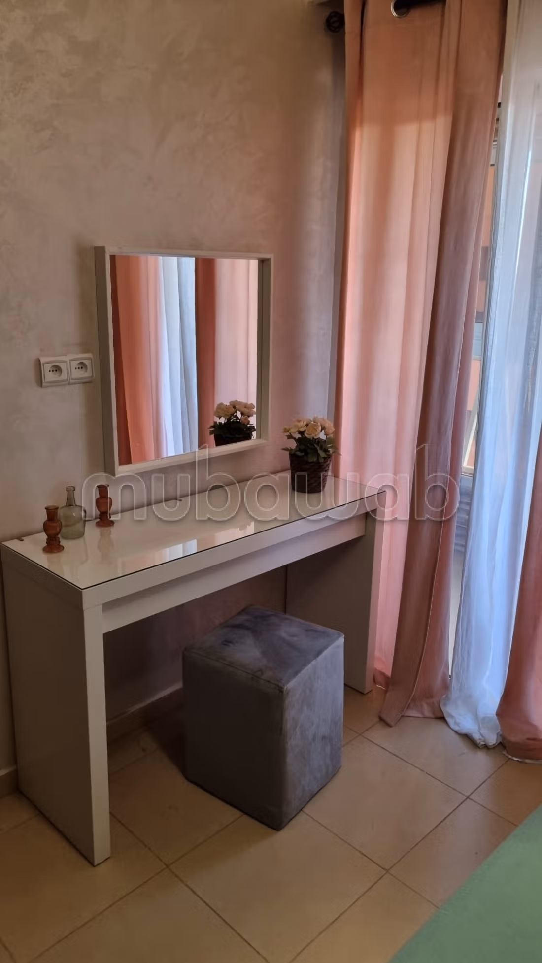 Bel appartement en location à Route Casablanca. 
2 chambres. 
Meublé — 6