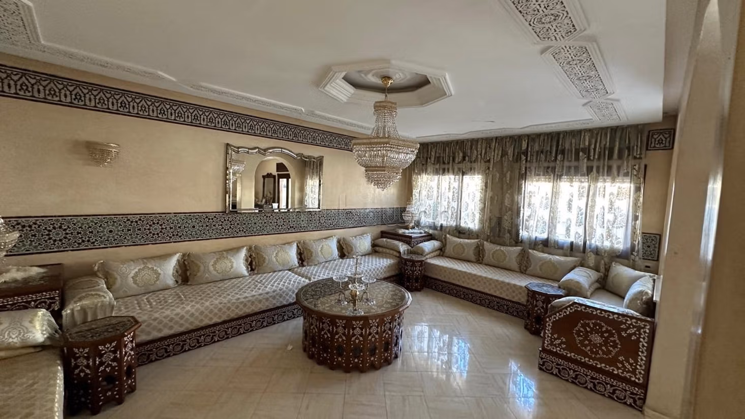Villa en vente au quartier souriyene 
Tanger