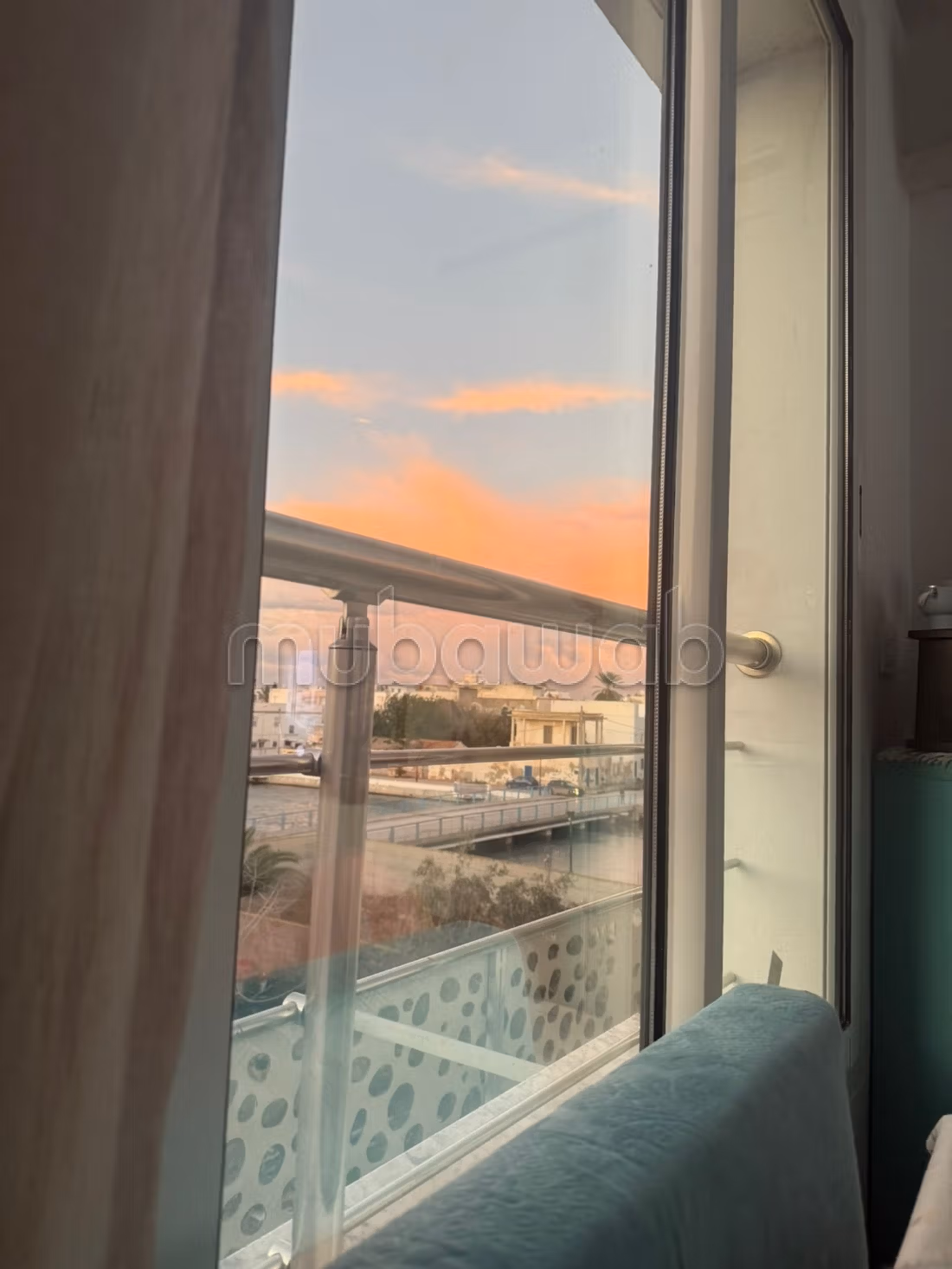 Un appartamento con camera vista mare e canale