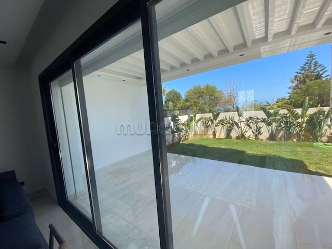 Magnifica villa arredata con piscina e vista mare