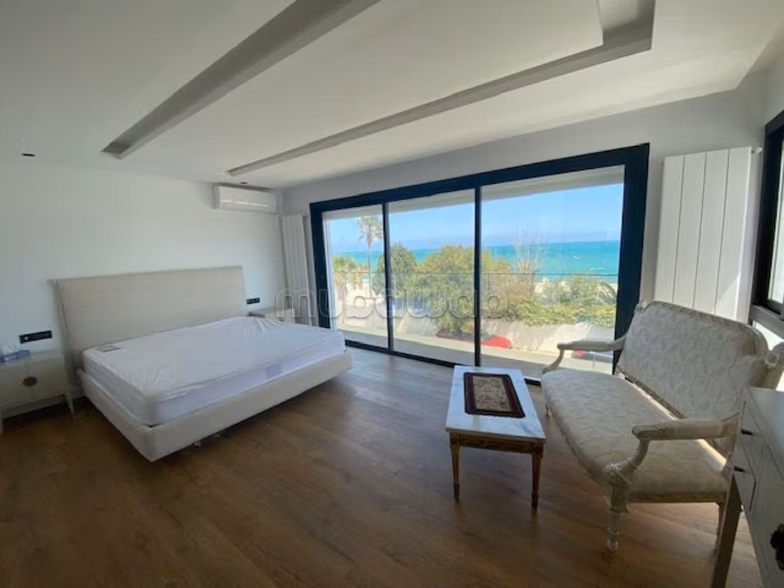 Magnifica villa arredata con piscina e vista mare