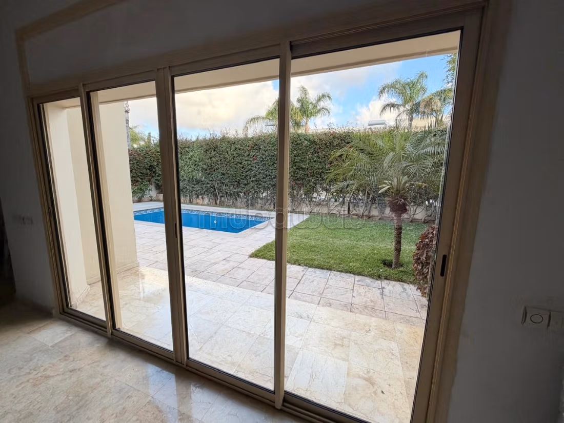 Villa adosada en la residencia en venta