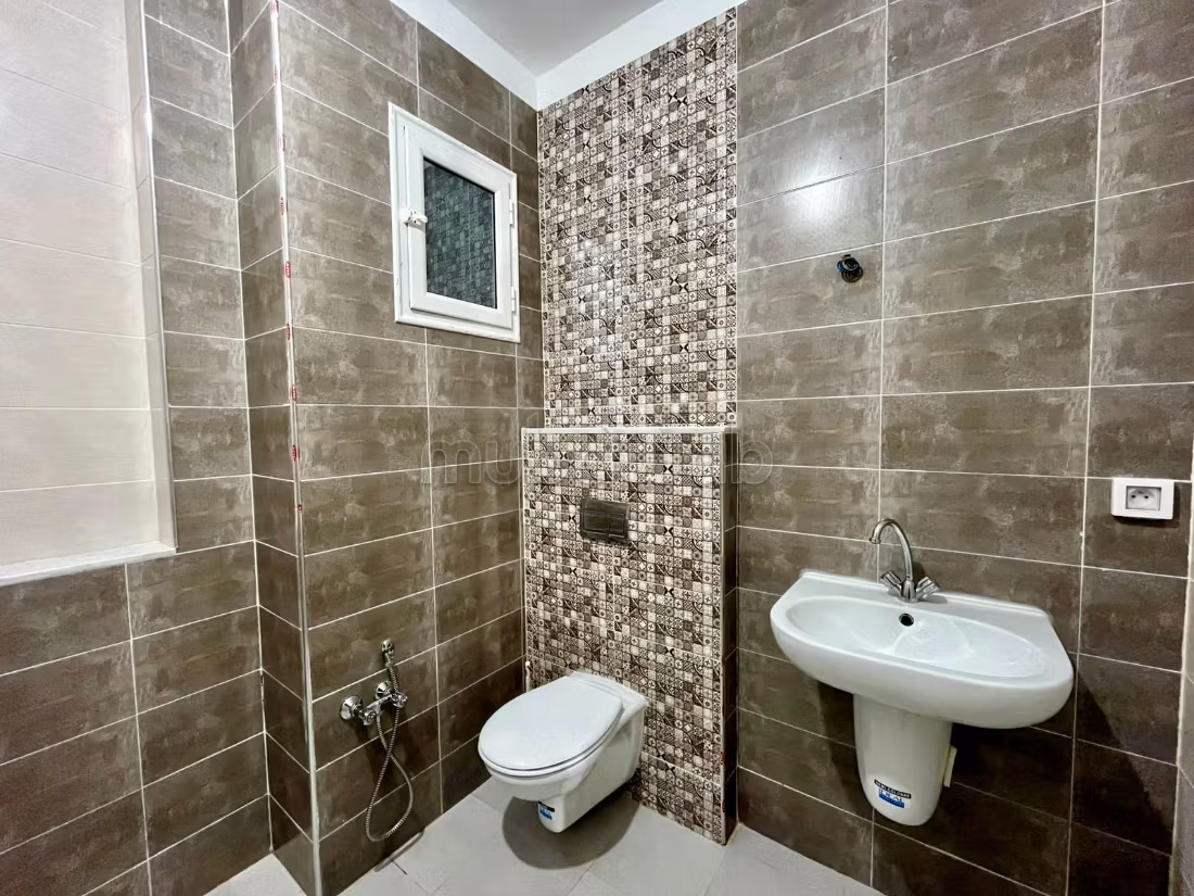 Apartment for sale in Southern Sfax. 4 comfortable bedrooms. Satellite dish, secure residence