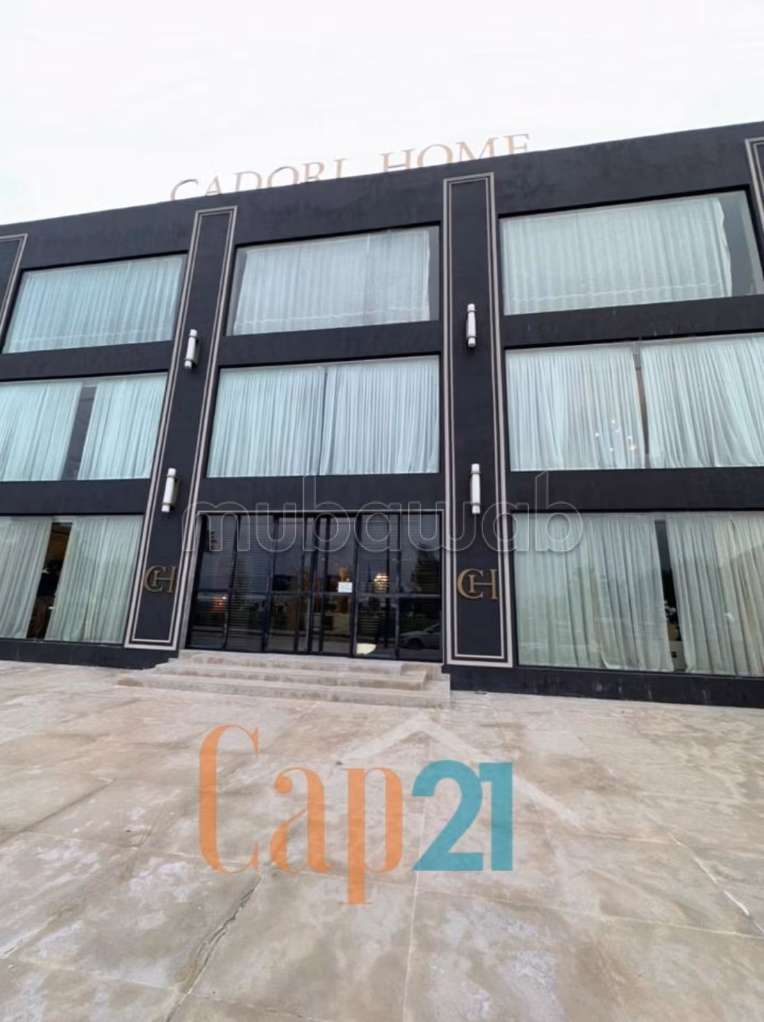 Alquiler de un gran local comercial en Gzenaya