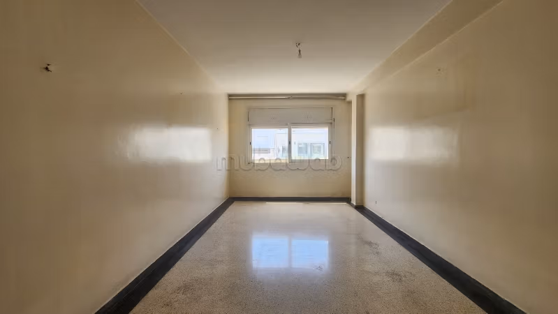 Bellissimi uffici in affitto ad Agdal. Superficie totale di 110 m². Servizio di portineria disponibile