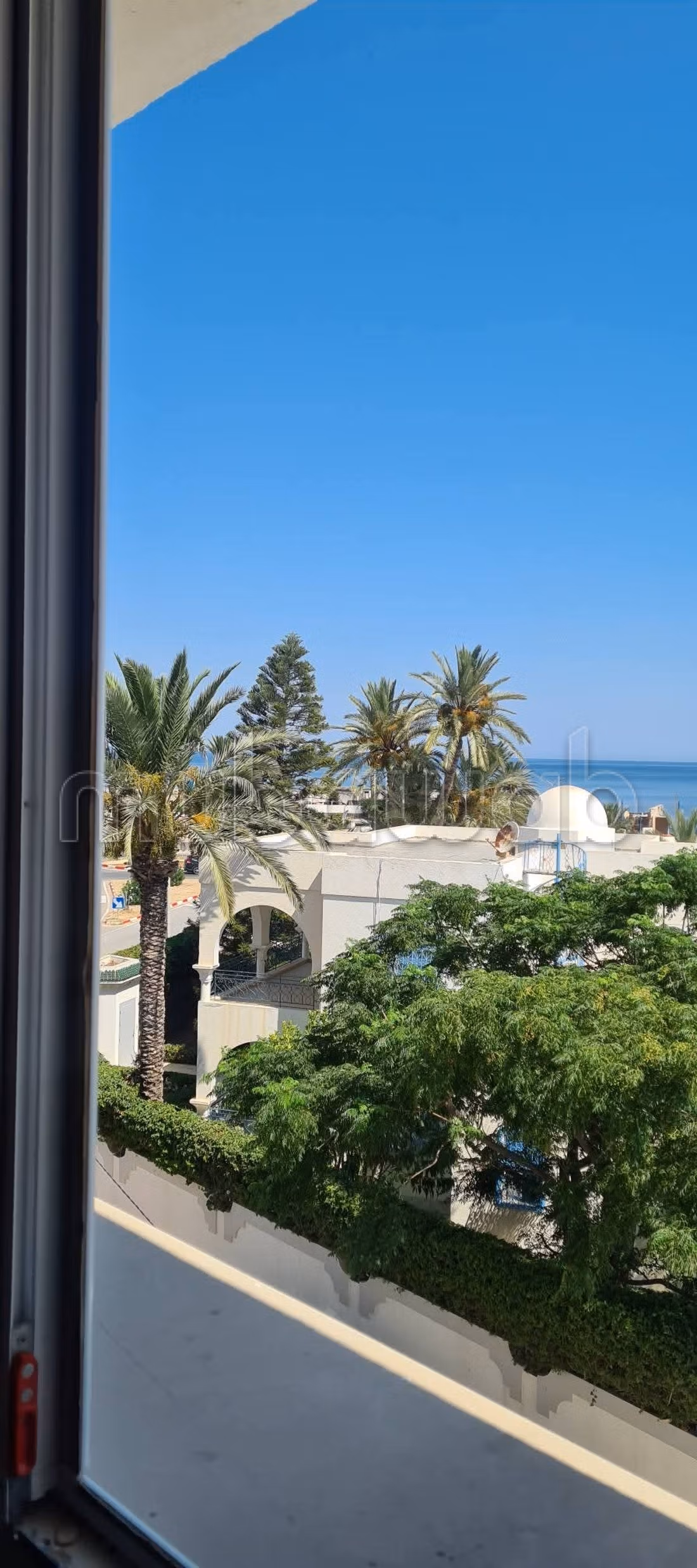 S2 Apartment facing the Palm Trees Beach in Mon