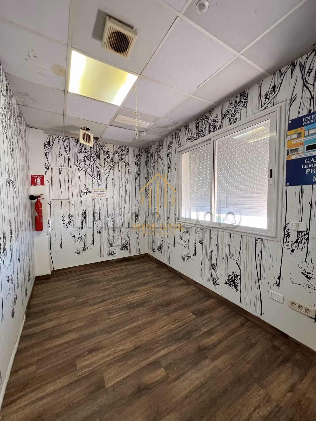 Location plateau totalement rénové 330 m² à Charguia 1