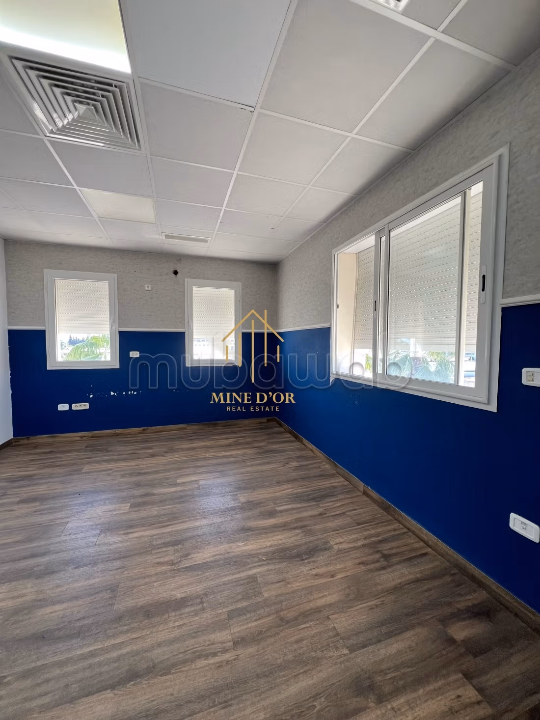Location plateau totalement rénové 330 m² à Charguia 1