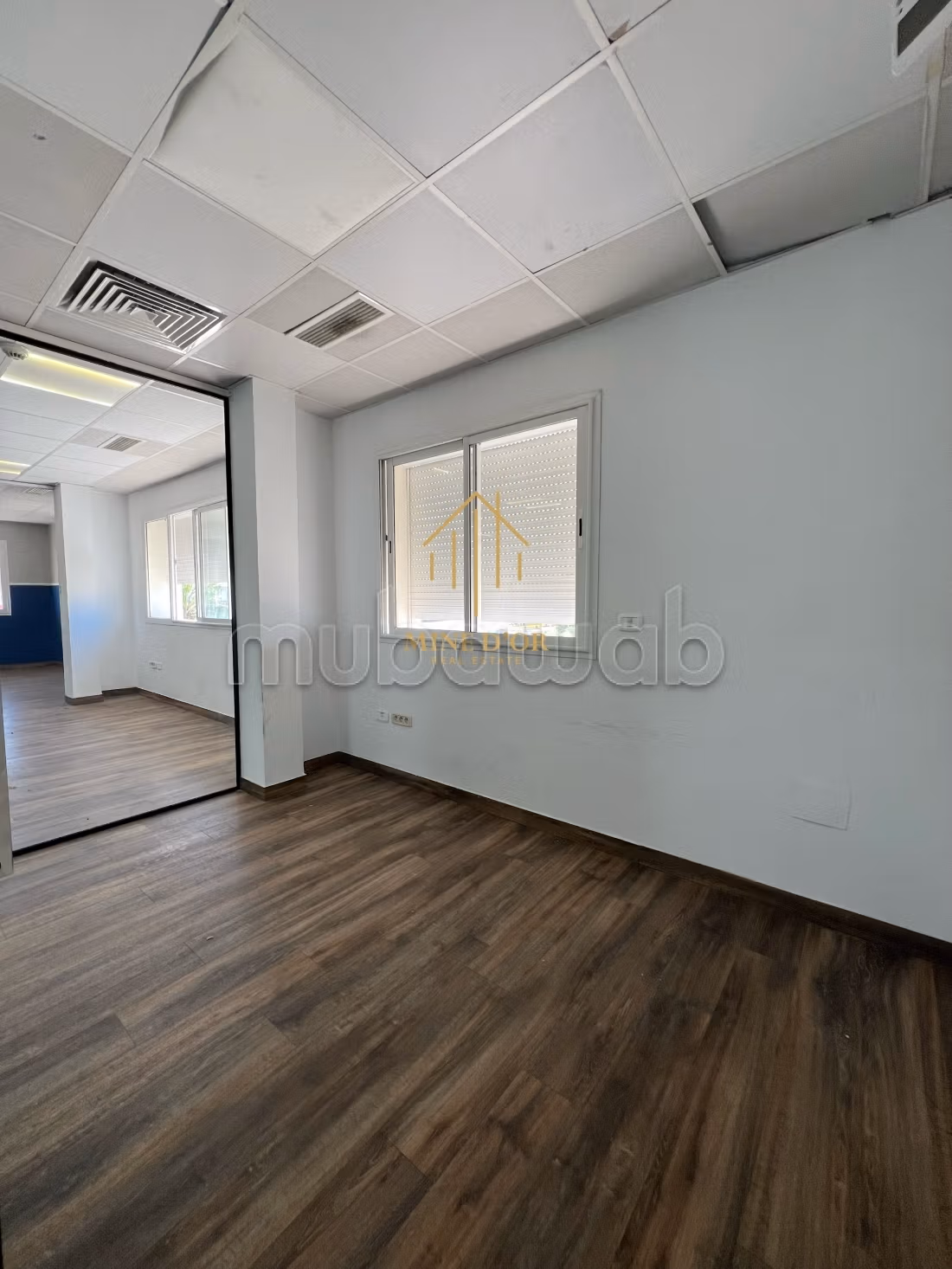 Location plateau totalement rénové 330 m² à Charguia 1