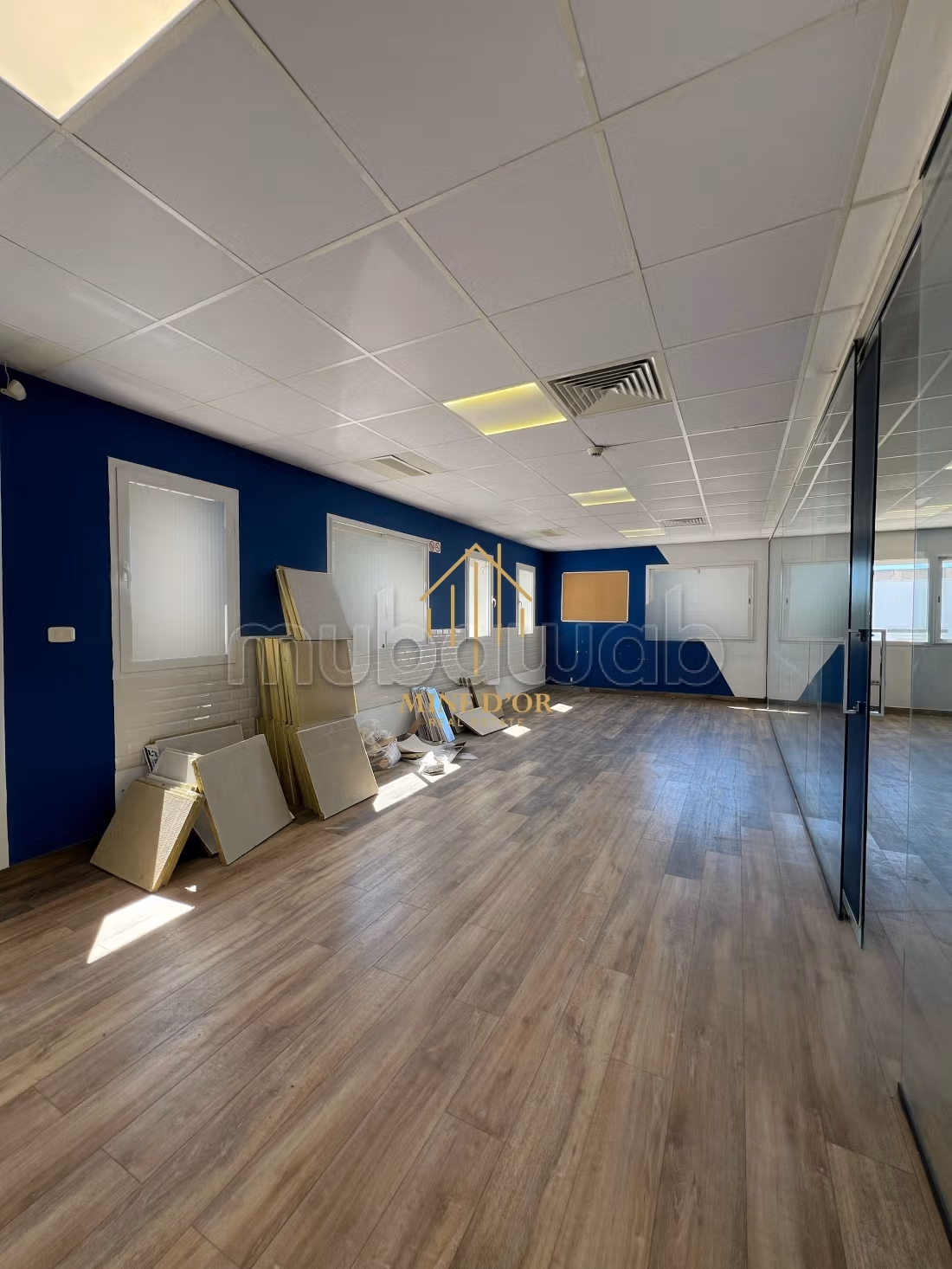 Location plateau totalement rénové 330 m² à Charguia 1