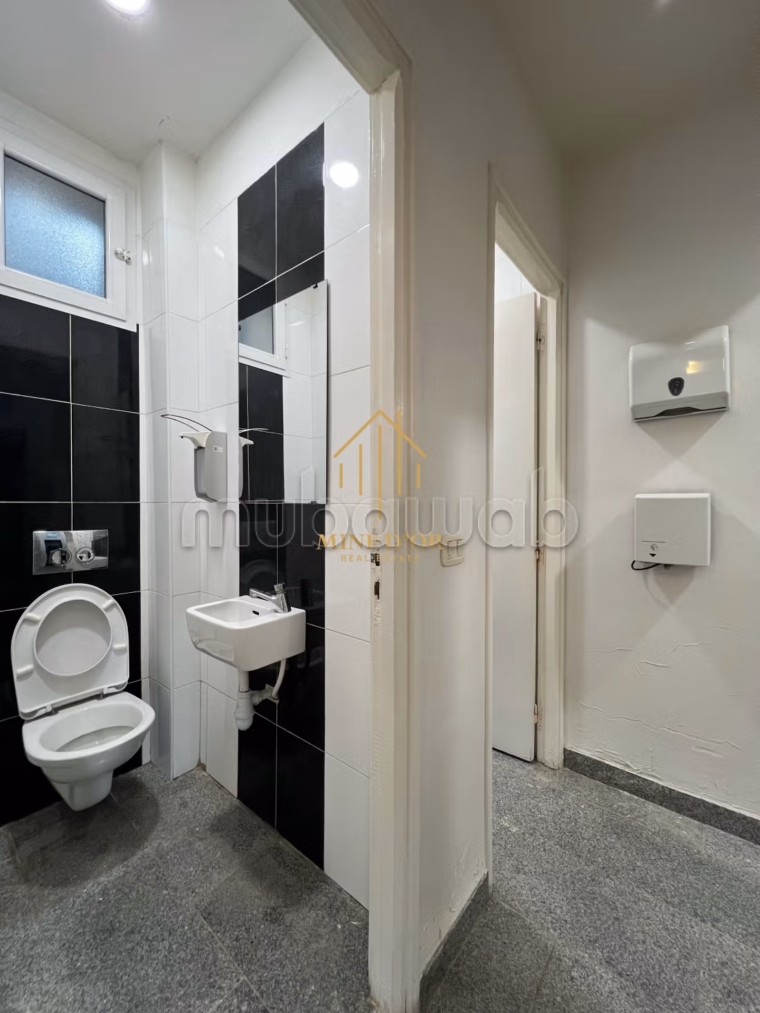 Location plateau totalement rénové 330 m² à Charguia 1