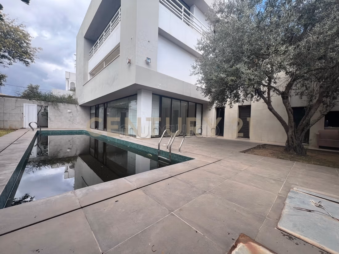 A vendre Une villa s6 à Menzah 1