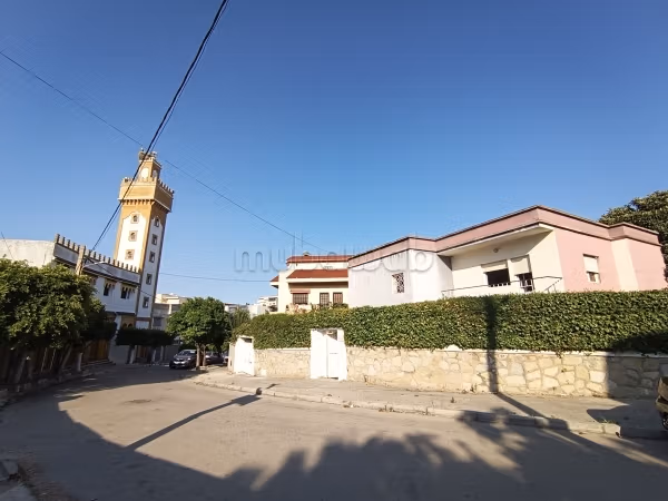Sale of land in Moujahidine. Area of 466 m²