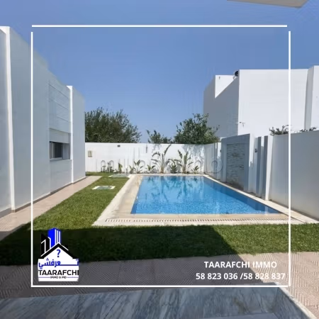 Villa piscine à pieds de la plage à Hammamet