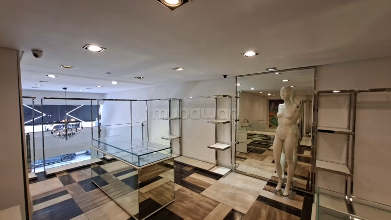 Local commercial 154 m² aménagé équipé