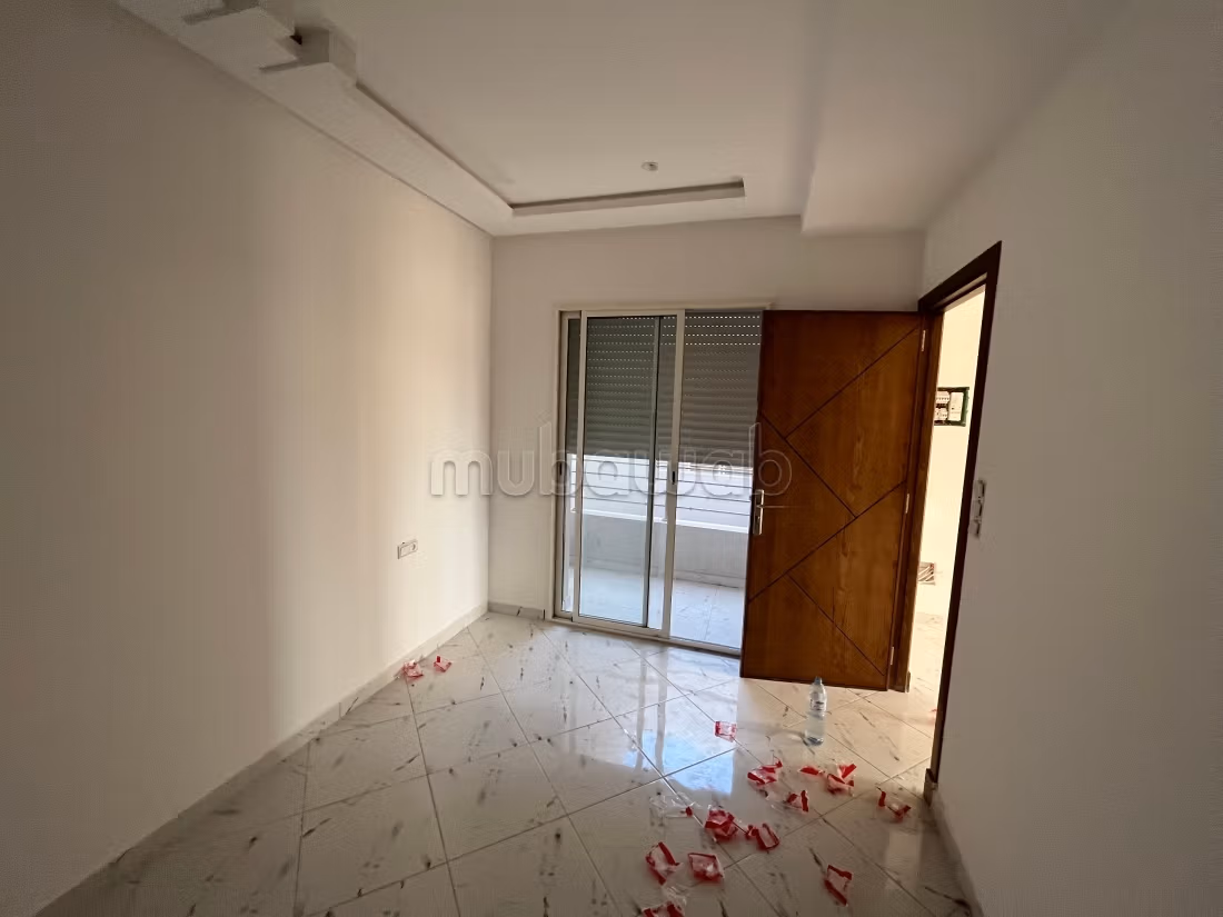 Bel appartement à louer dans le quartier Ahlan. Superficie de 70 m². Porte solide, résidence sécurisée — 2